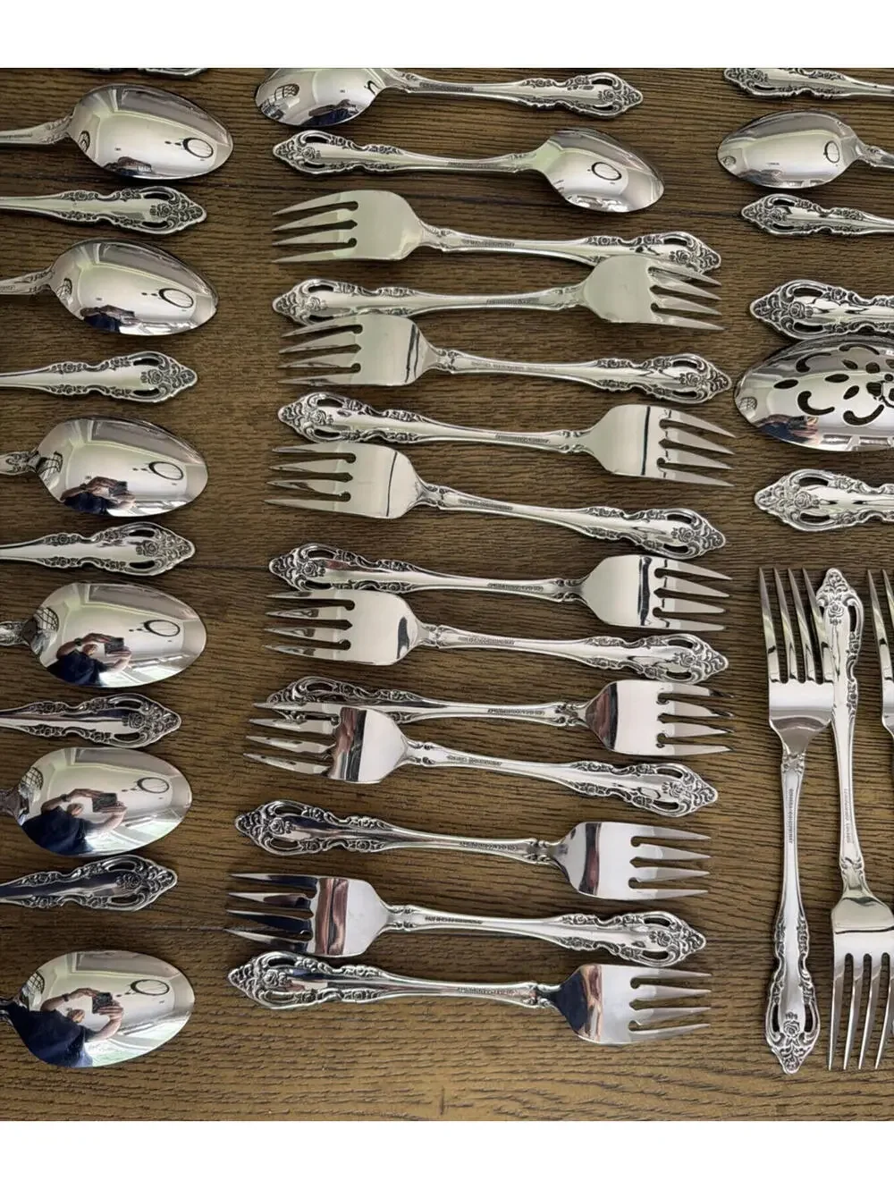 Oneida Community Brahms 65 Pc Stainless Flatware Set - Service for 12